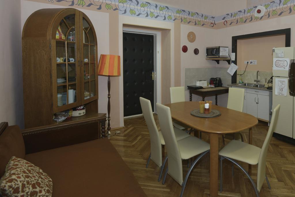 Yolo Hostel Budapest Room photo