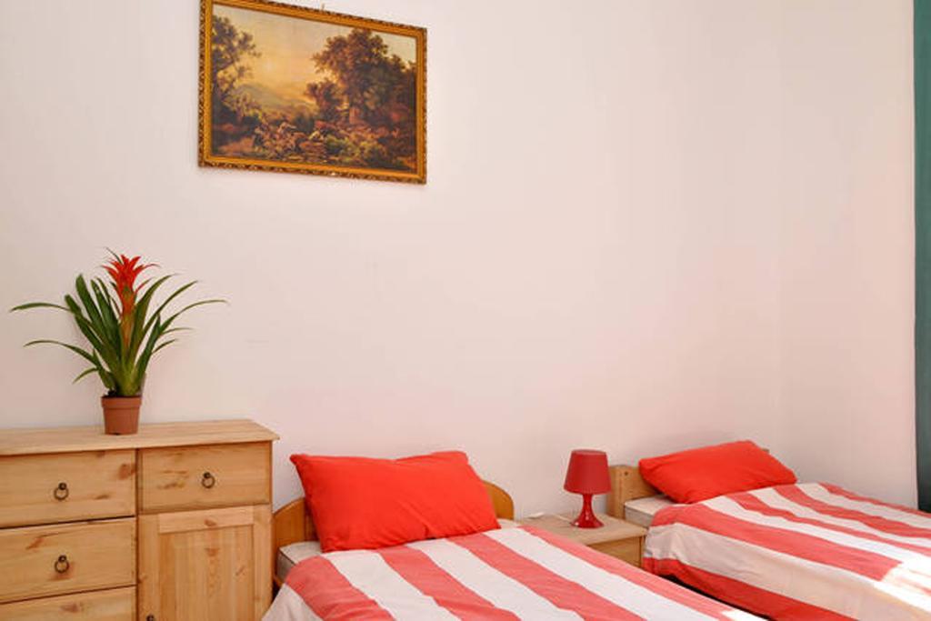 Yolo Hostel Budapest Room photo